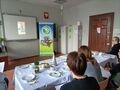 3. Jury ogląda uczesników śpiewających kolędy 