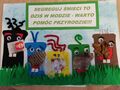 1.Praca plastyczna. Widoczne cztery kosze na odpady czarny niebieski żółty zielony i brązowy widoczny napis segreguj śmieci to dziś w modzie warto pomóc przyrodzie