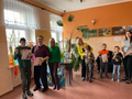 Uczestnicy konkursu plastycznego z dyplomami 