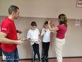 5 Chłopcy otrzymują pamiątkowe medale