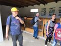 9. Uczniowie zwiedzaja budynek płuczki