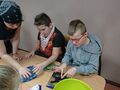 5. Uczniowie bawią sie woreczkami sensorycznymi 
