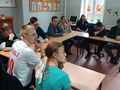 2. Uczniowie słuchający prelekcji 