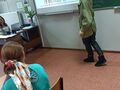4. Nauczyciel prezenyuje osoby w grupie ryzyka 