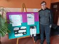 3. Uczeń przy plakacie który wcześniej przeczytał 