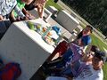 3. Uczniowie z opiekunami podczas pikniku na Błoniach 