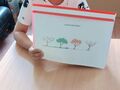 6. Chłopiec pracuje z książką. 