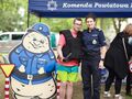 uczeń z policjantką i pyrkiem