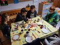 3. Uczniowie kulturalnie spozywaja sniadanie