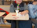 Krystian je posiłek w McDonalds
