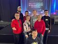 Uczniowie z nauczycielami pozują na tle napisu MOTOR SHOW 2023