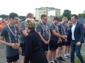 Chłopcy są bardzo dumni i zadowoleni w trakcie wręczania medali