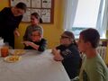 10 Przyglądanie się jak powstaje kolorowy sokjpg