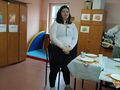 3. Pamela słucha jak uczniowie śpiewaja jej Sto Lat 