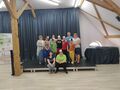 7. Wszyscy pozują do zdjęcia. 