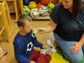 7. Uczeń wącha zapach i nazywa go 