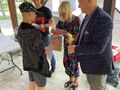 Pani Dyrektor wręcza nagrodę zawodnikowi obok Naczelnik Wydziału Edukacji Kultury i Sportu oraz główny prowadzący zawody