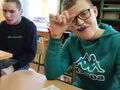 11. Uczeń je deser 