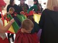 11. Uczniowie wraz z opiekunami podczas zabaw 
