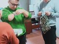 8. Uczniowie czytają miłą treśc na karteczkach 