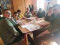 uczniowie kolorują napis czuwaj