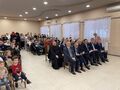 7.jasełka na sali wiejskiej w Konarzewie publiczność siedzi na sali