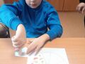 uczeń wypełnia kartę pracy