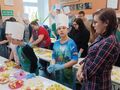 8. Uczniwowie podczas konkursu kulinarnego 