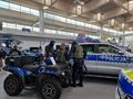 samochody policyjne na targach motoryzacyjnych