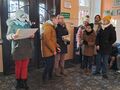 Zagadni zimowe przedstawiane uczniom przez nauczyciela