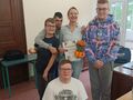 1. Uczniowie wraz z Panią Kamillą Zając 