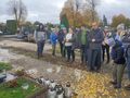 4. uczniowie przy grobie harcerzy