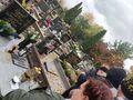 6.uczniowie przy grobie nauczyciela śp.Arka