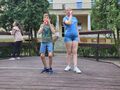 1. Dzieci śpiewają piosenkę