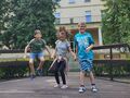 2. Dzieci bawią się