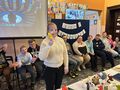 Uczennica udziela odpowiedzi na pytanie