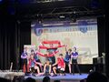 Uczniowie podczas występu artystycznego