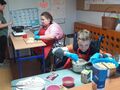 Wychowankowie gotują makaron ze szpinakiem I serem