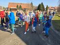 Wiosenny korowód z uczniami