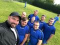 SOSW Konarzew pozują do zdjęcia przed rozpoczęciem turnieju piłkarskiego w DPS e w Zdunach. 
