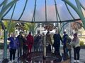 Uczniowie przed solanką ze Zdroju św. Wojciecha
