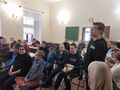 Dustin odpowiada na pytanie