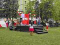 uczniowie przedstawiają na scenie część artystyczną