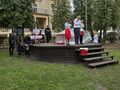 spektakl w wykonaniu uczniów z okazji Święta Niepodległości na scenie