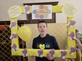 Michał pozuje do zdjęcia