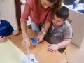Malowanie dłoni na kolor cyjan
