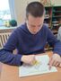 uczen rysuje po przerywanych liniach