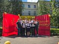 18.Na scenie wyróżnieni uczestnicy z opiekunkami 