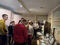 Uczniowie zwiedzają muzeum. 2